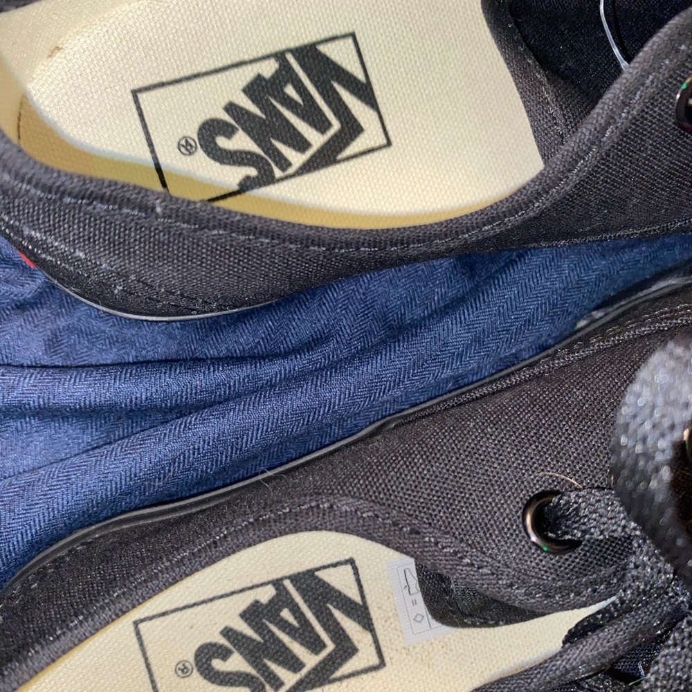 Black vans worn only a few times. Size 6.5 - Picture 4 of 5